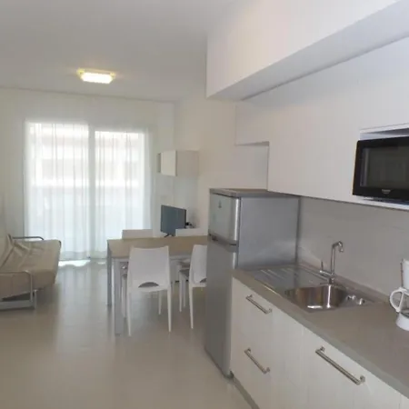 Apartmán Sunny With Rooftop Pool